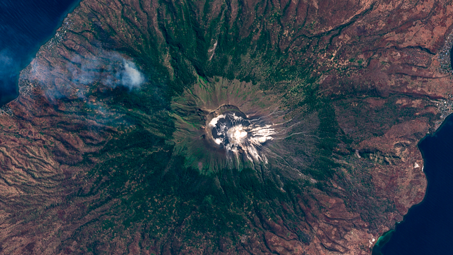 Volcanoes of Indonesia – Satellite images (Sentinel) 2020 – Øystein ...